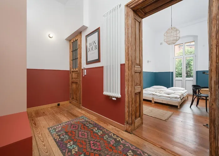 Vintage Apartment Z Dwiema Sypialniami W Poblizu Centrum Wroclawia By Renters Prestige